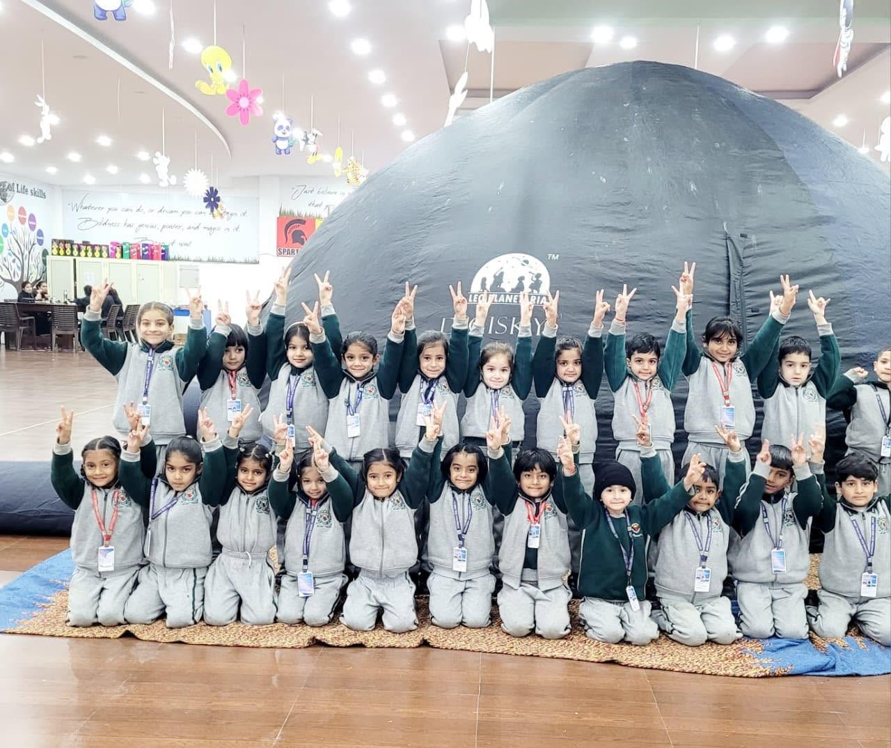 Planetarium Program 1">
                                </div>
                                <div class="portfolio-content">
                                    <div class="content-view">
                                        <a class="popup-image" href=